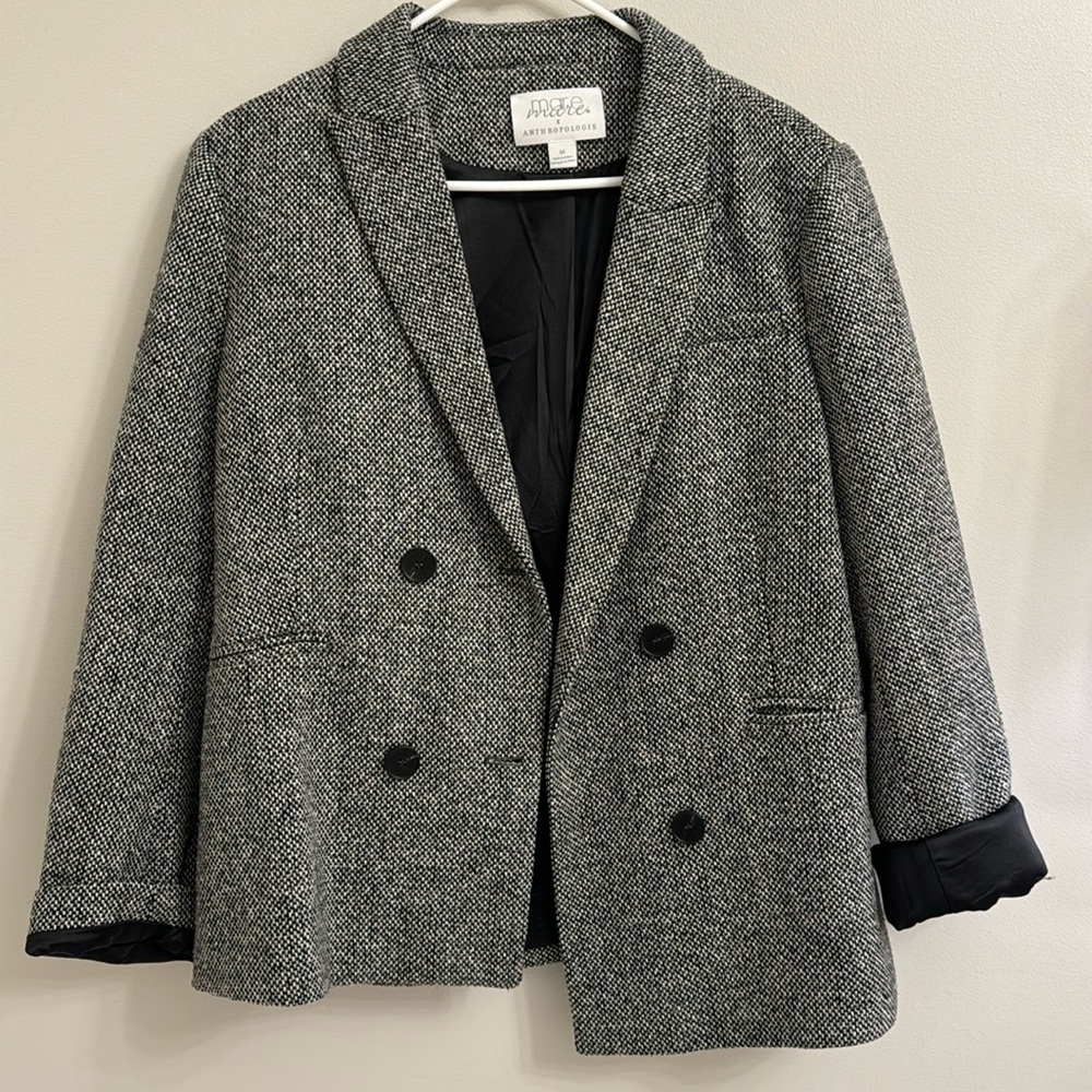 Classy and comfortable blazer; tweed detailing; size M
